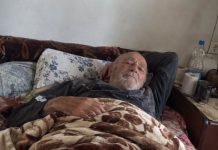 Pronašli smo mog 71-godišnjeg oca zarobljenog sa svojim izgladnjelim svinjama u 4:30 ujutro — a vrata su bila zaključana izvana… Pronašli smo mog 71-godišnjeg oca zarobljenog sa svojim izgladnjelim svinjama u 4:30 ujutro — a vrata su bila zaključana izvana… - featured image