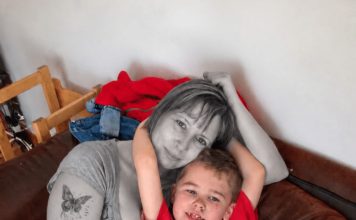 Majka se utopila i donijeli su je kući kako bi je pokopali, ali baš kad su se spremali zatvoriti lijes, njezin petogodišnji sin iznenada je povikao… 😨😨 Majka se utopila i donijeli su je kući kako bi je pokopali, ali baš kad su se spremali zatvoriti lijes, njezin petogodišnji sin iznenada je povikao… 😨😨 - featured image